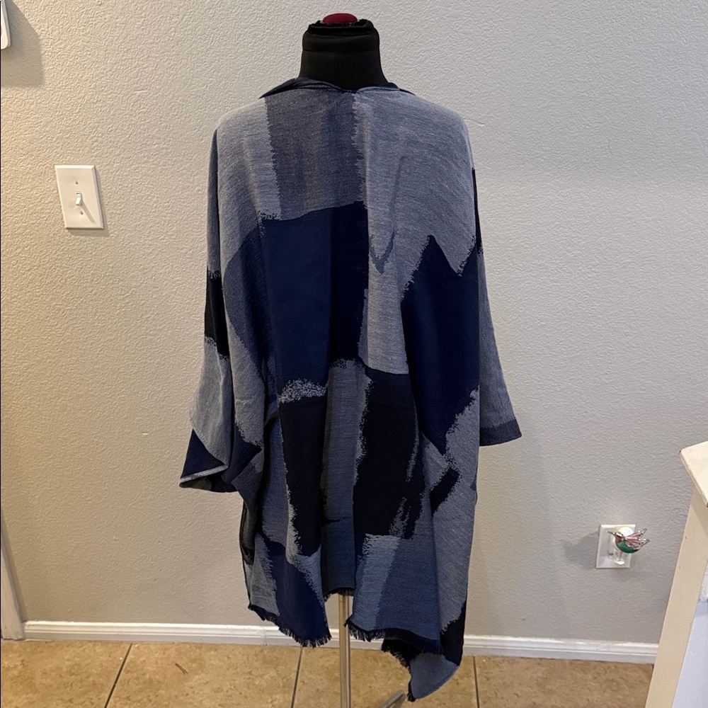 Draped Navy Patterned Open-Front Cape - Picture 5 of 7